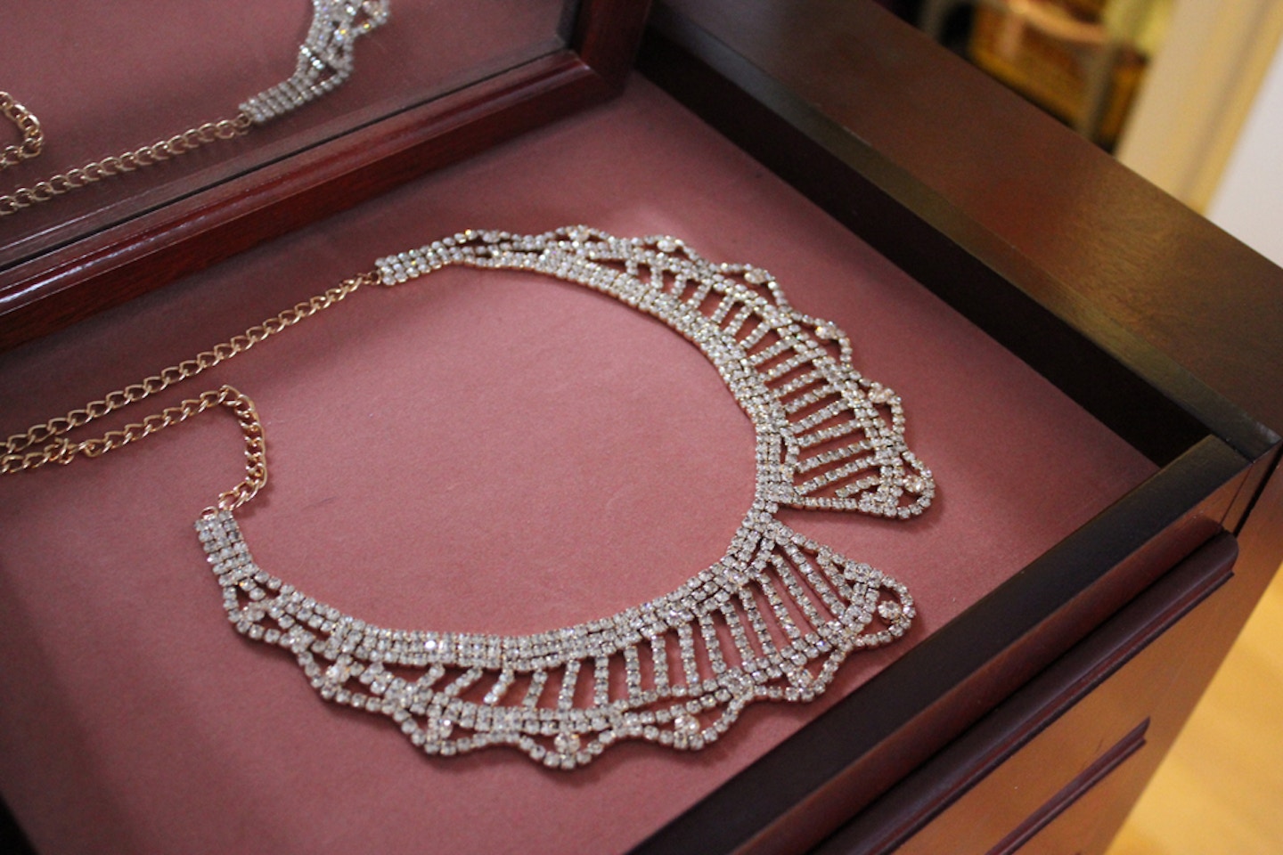 Jewelmint Crystal Collar Necklace Review