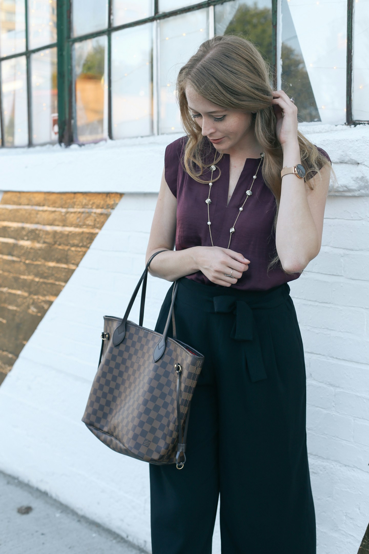 Louis Vuitton Neverfull: the perfect tote for professional women and lawyers. I love how the MM size in Damier Ebene is understated, goes with everything and super light weight!
