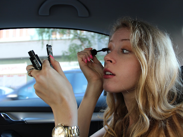 doing mascara in car