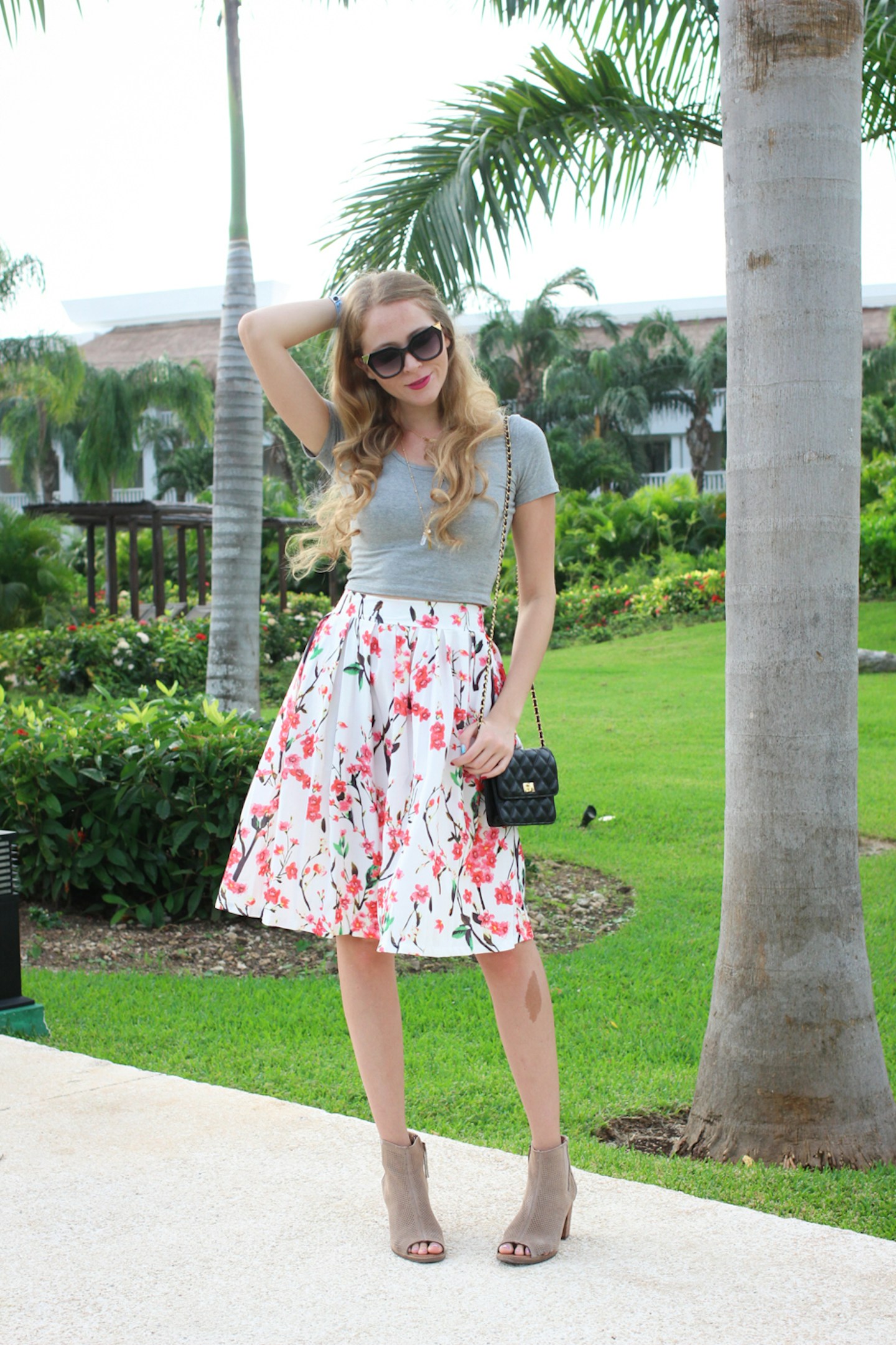 Tips for wearing printed midi skirts