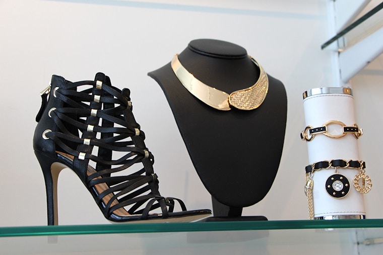 guess summer 2014 strappy black sandal