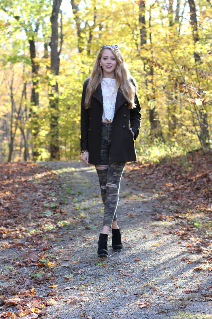 ripped camo jeans fall outfit