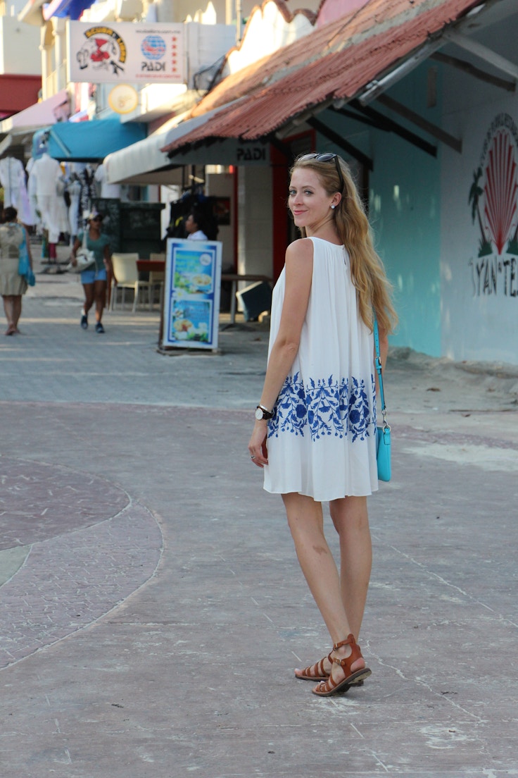 shopping in playa del carmen white and blue dress