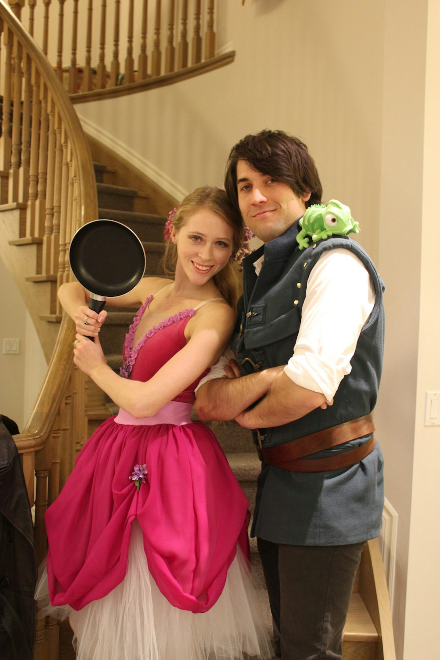 Tangled couples halloween costume Rapunzel and Flynn Rider