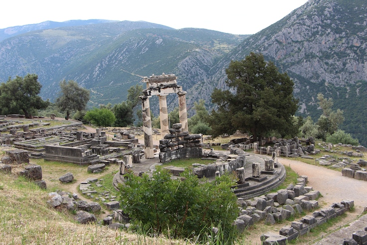 temple of athena delphi greece