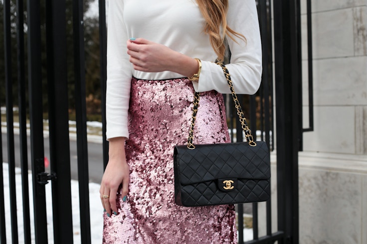 turtleneck pink sequin skirt chanel bag (6 of 8)
