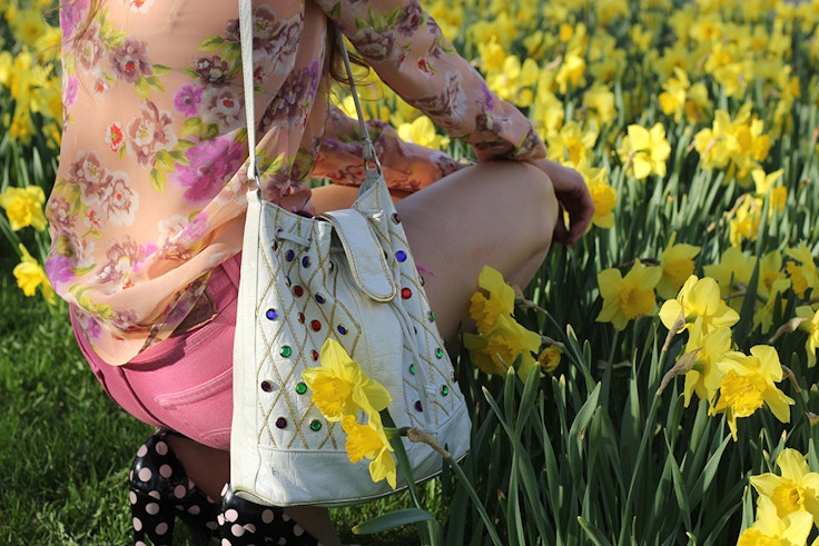 vintage bag floral shirt daffodils