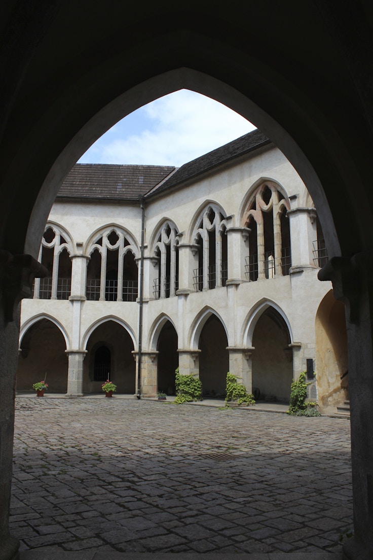 zvikov castle courtyard