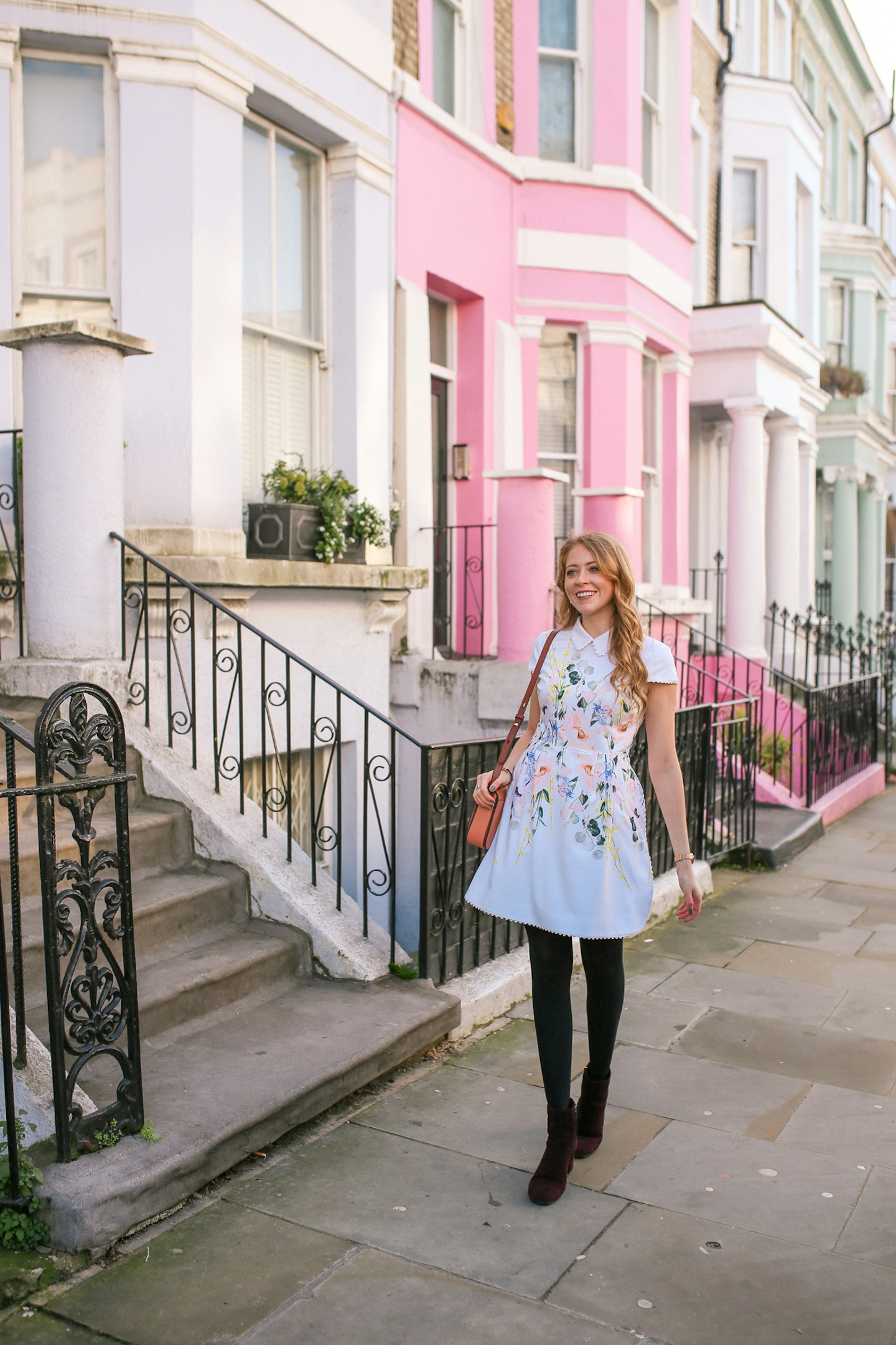 Top 10 Things to do in Notting Hill - from colourful houses to flea markets to charming pubs, discover my favourite London Neighbourhood with me!