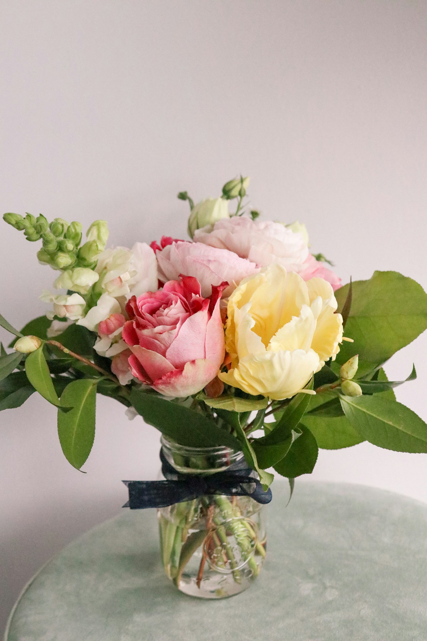 Mother's Day Gift Ideas: get her a floral subscription from a local florist. In Toronto, I love Brave Blooms which offer 3, 6 and 12 month subscriptions 1x or 2x per month!