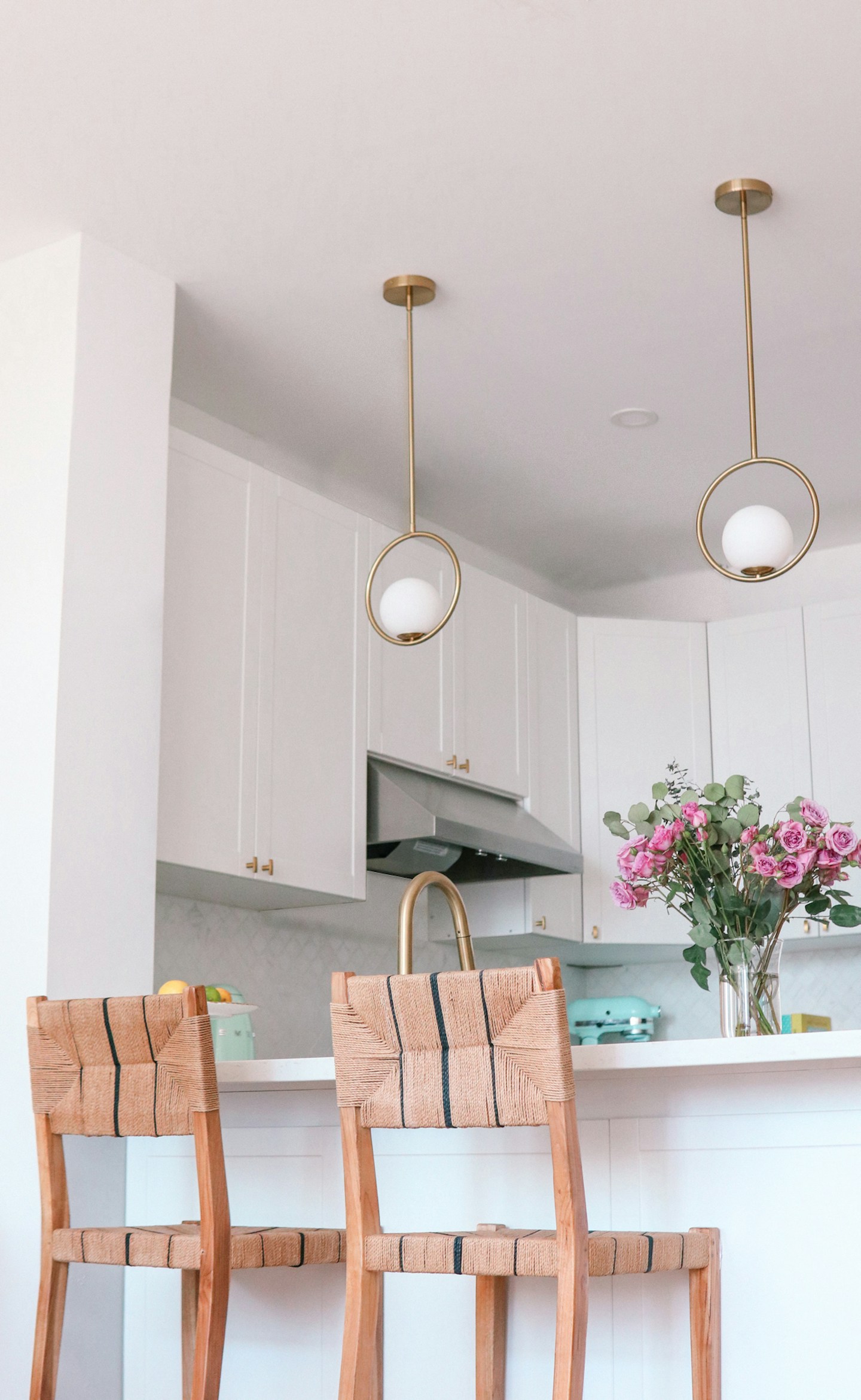 Modern all-white condo kitchen reno ideas on a budget